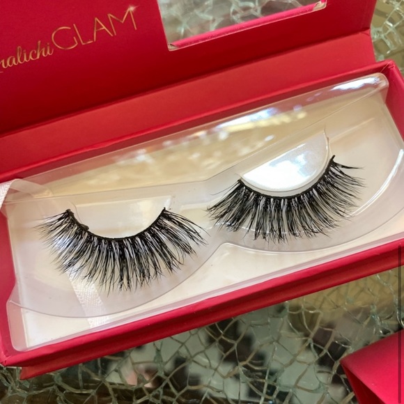 2 PACKS of LILLY LASHES - LUSH & MIAMI - Picture 5 of 8